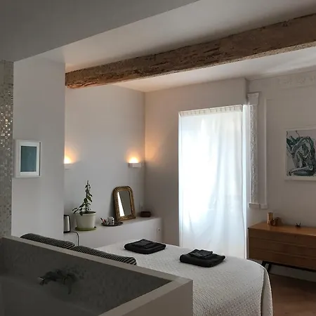 Couette-café Le Qui Dort 3*