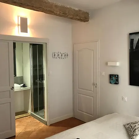 Couette-café Le Qui Dort 3*